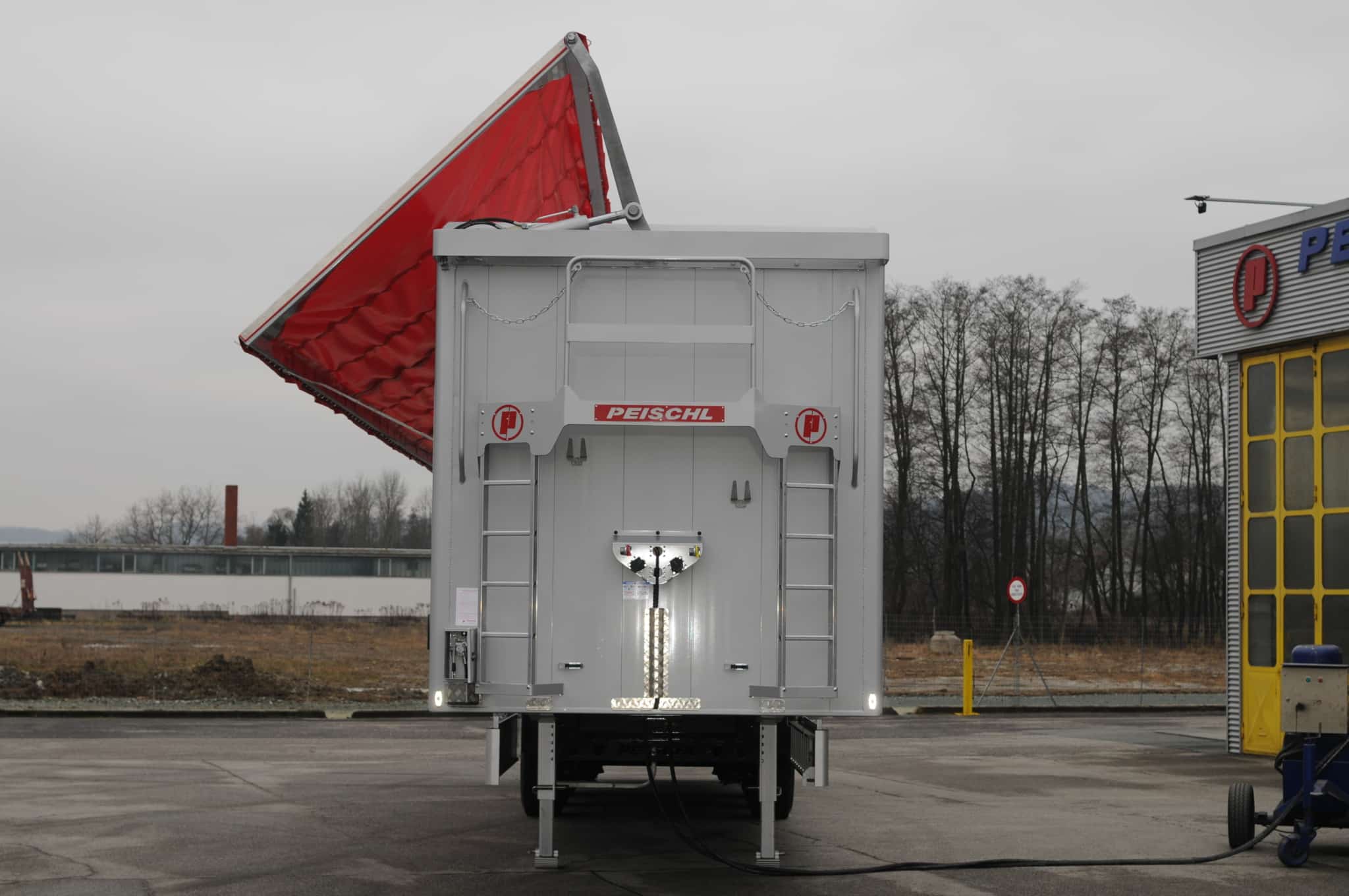 Hydraulic soft top
