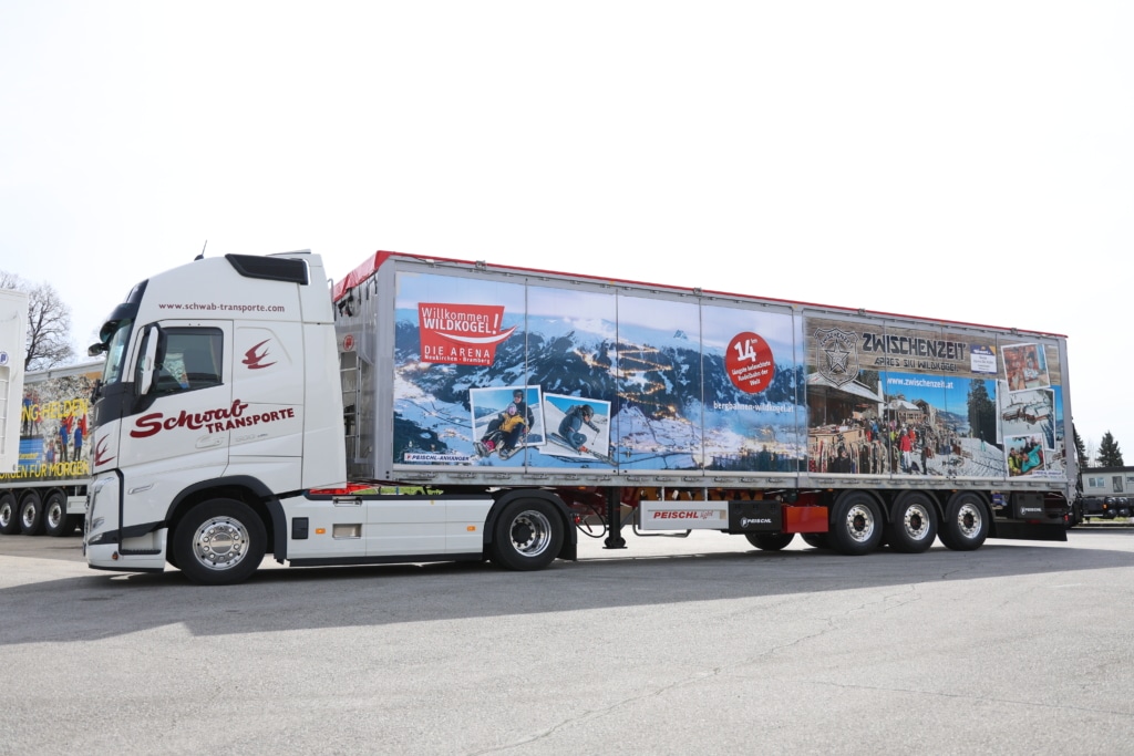 Moving floor with side loading doors