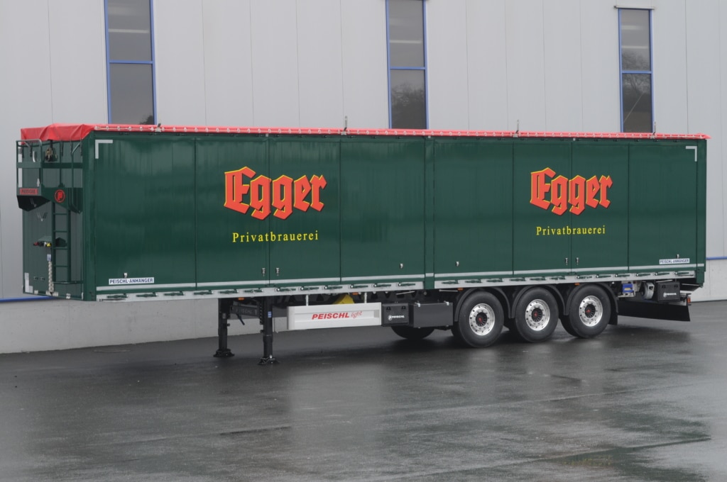 Moving floor with side loading doors